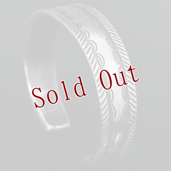 画像3: クリーク族 Jesse Robbins 5/8" コインシルバー スタンプ テーパー バングル (3)