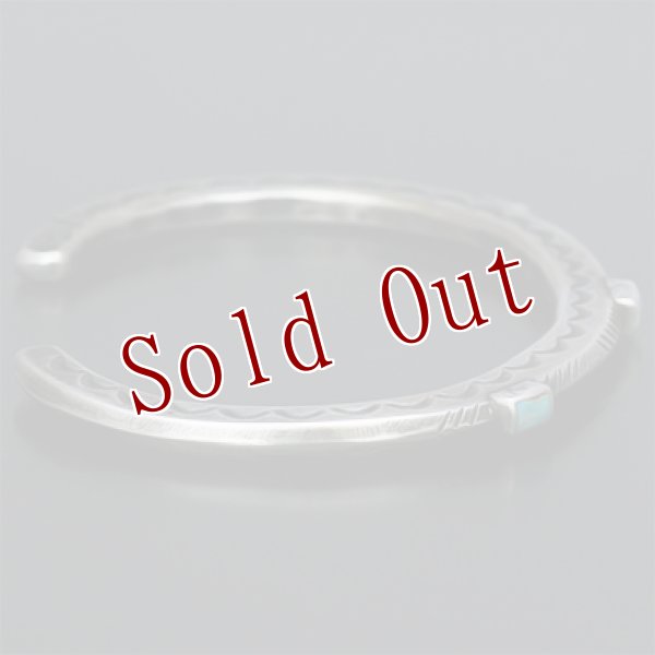 画像4: クリーク族 Jesse Robbins シャイアン コインシルバー トライアングル ヘビーゲージ スタンプ バングル  (4)