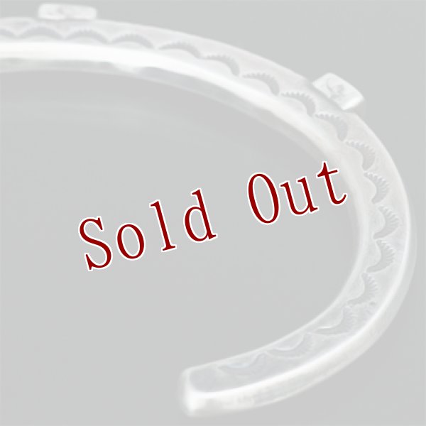 画像5: クリーク族 Jesse Robbins シャイアン コインシルバー トライアングル ヘビーゲージ スタンプ バングル  (5)