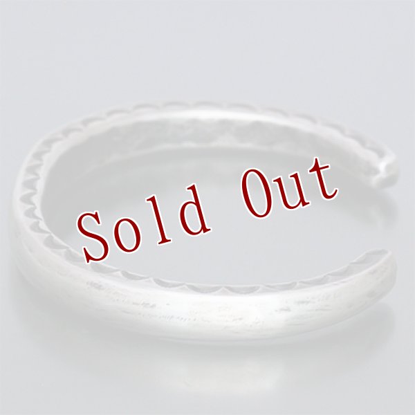 画像7: クリーク族 Jesse Robbins コインシルバー ヘビーゲージ サイドスタンプ バングル (7)