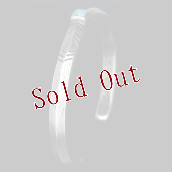 画像2: クリーク族 Jesse Robbins  シャイアン コインシルバー トライアングル スタンプ ナロー バングル (2)