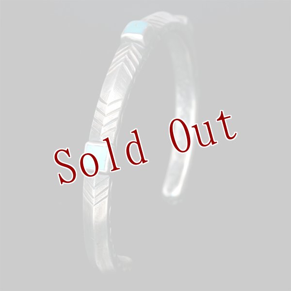 画像2: クリーク族 Jesse Robbins  シャイアン コインシルバー トライアングル サイドスタンプ ナロー バングル (2)