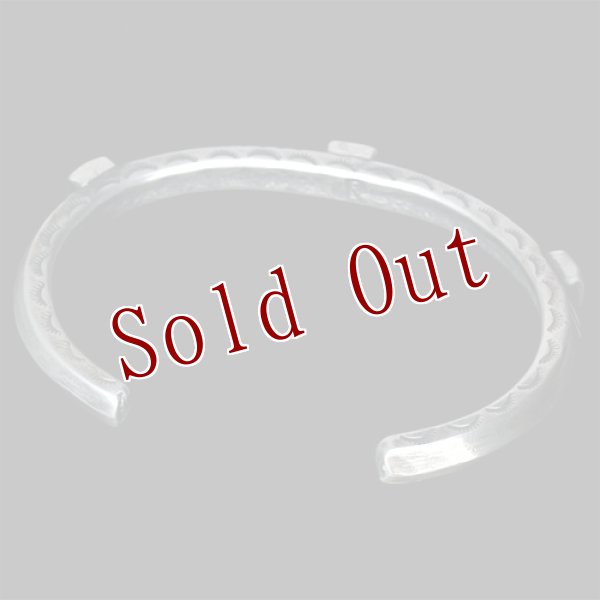 画像4: クリーク族 Jesse Robbins  シャイアン コインシルバー トライアングル サイドスタンプ ナロー バングル (4)