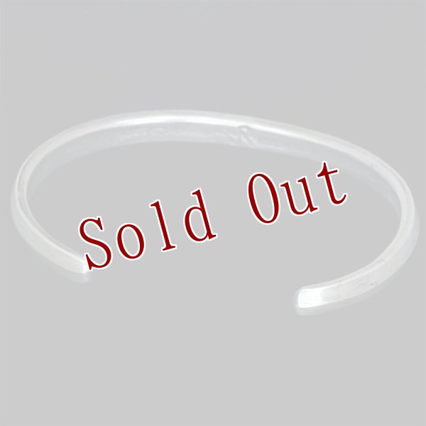 画像4: クリーク族 Jesse Robbins トライアングル コインシルバー スタンプ ナロー バングル (4)