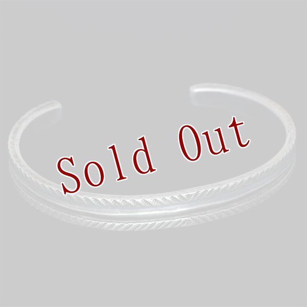 画像3: クリーク族 Jesse Robbins コインシルバー チゼルワーク テーパー バングル (3)