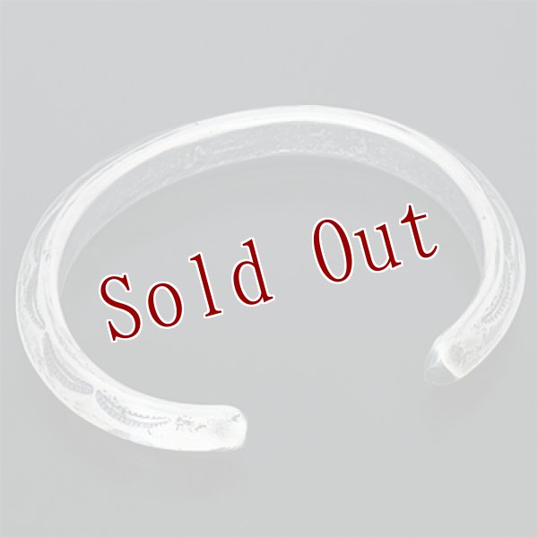 画像4: クリーク族 Jesse Robbins 3/8" トライアングル コインシルバー スタンプ バングル (4)