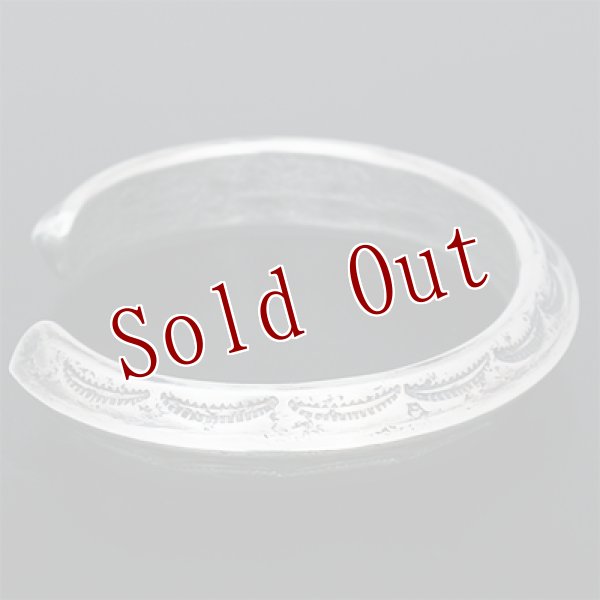 画像5: クリーク族 Jesse Robbins 3/8" トライアングル コインシルバー スタンプ バングル (5)