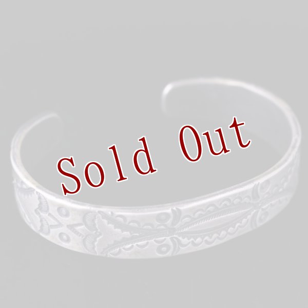 画像4: クリーク族 Jesse Robbins 1/2" コインシルバー スタンプ バングル "6" (4)