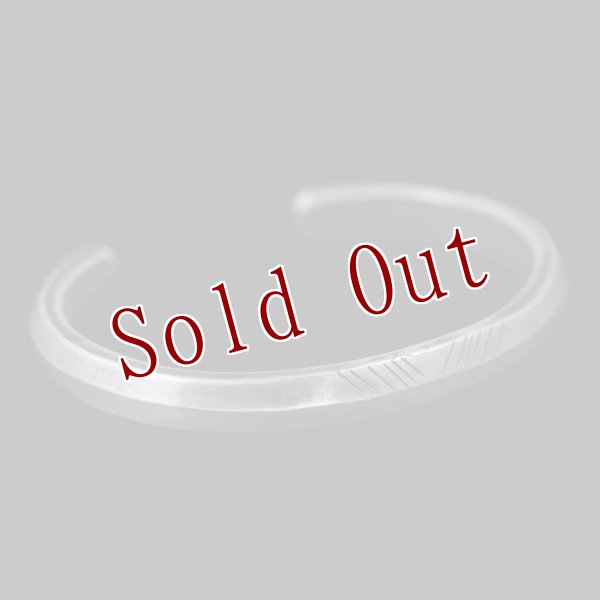 画像4: クリーク族 Jesse Robbins トライアングル コインシルバー アロー バングル (4)