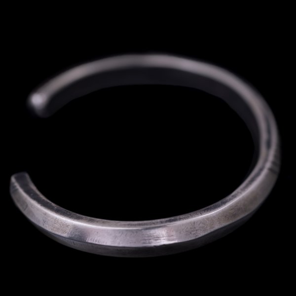 画像5: クリーク族 Jesse Robbins トライアングル コインシルバー アロー バングル (5)