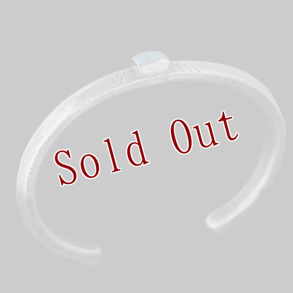 画像2: クリーク族 Jesse Robbins Fox トライアングル コインシルバー アロー バングル "5 1/2" (2)