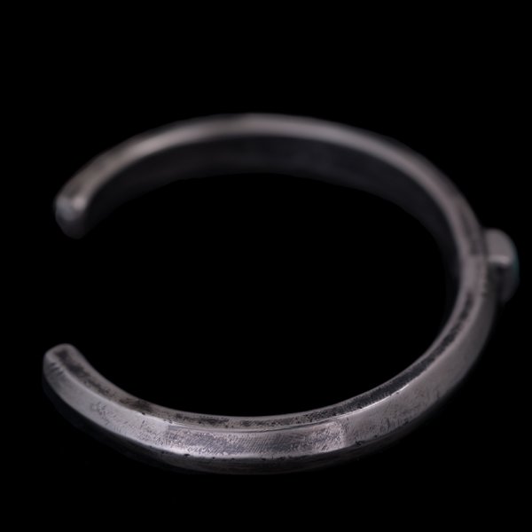 画像6: クリーク族 Jesse Robbins Fox トライアングル コインシルバー アロー バングル "5 1/2" (6)