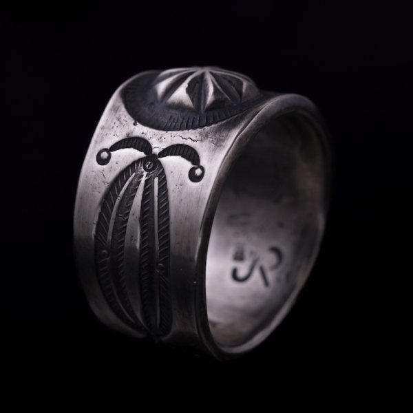 画像3: クリーク族 Jesse Robbins コインシルバー エンボスリング 23.5号 (3)