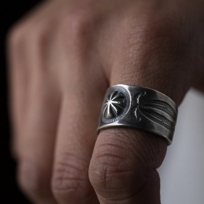 画像2: クリーク族 Jesse Robbins コインシルバー エンボスリング 23.5号