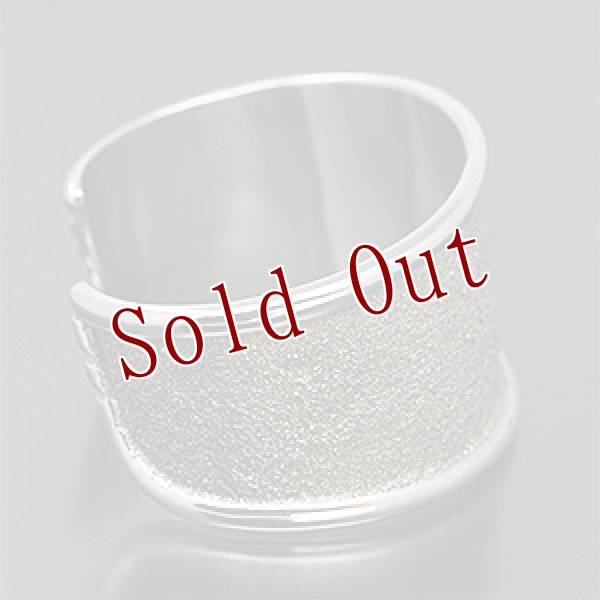 画像2: ホピ族 Marlin Honhongva 1 1/4” テーパー バングル (2)