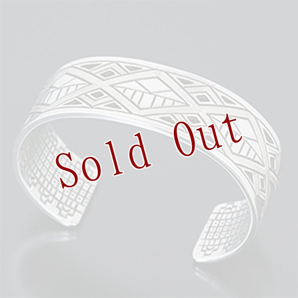 画像1: ホピ族 Emmett Navakuku 7/8” レインクラウド/ライトニング オーバーレイ/スタンプ バングル (1)