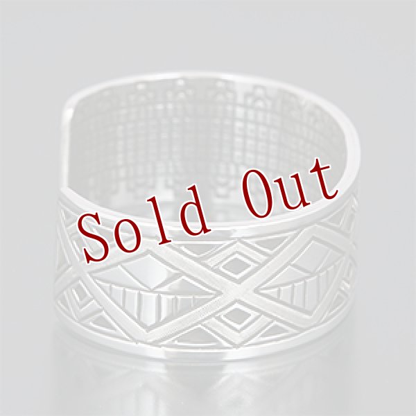 画像2: ホピ族 Emmett Navakuku 7/8” レインクラウド/ライトニング オーバーレイ/スタンプ バングル (2)