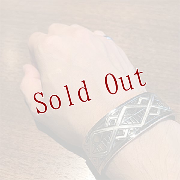 画像4: ホピ族 Emmett Navakuku 7/8” レインクラウド/ライトニング オーバーレイ/スタンプ バングル (4)