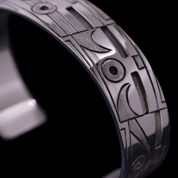 画像4: ホピ族 Emmett Navakuku 5/8" ミックスカチナ オーバーレイ バングル (4)