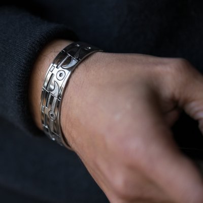 画像2: ホピ族 Emmett Navakuku 5/8" ミックスカチナ オーバーレイ バングル