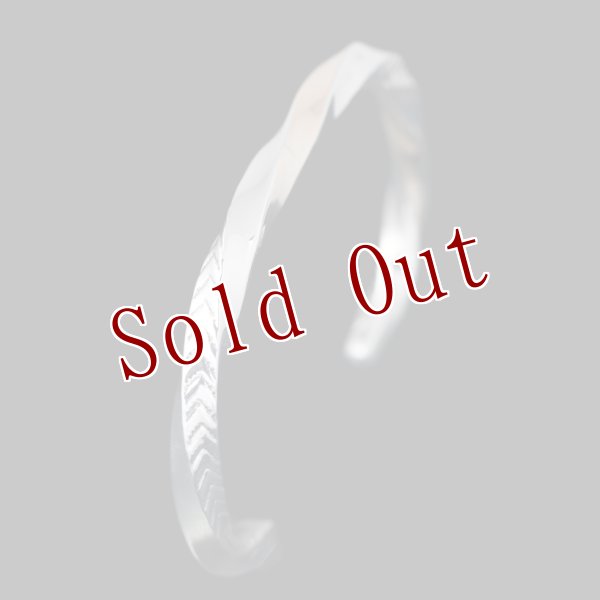 画像2: 【再入荷】ナバホ族 Bruce Morgan #6SQ 14K/SS ツイスト ダイヤ+アロー バングル 【RIVER MAIL企画】 (2)