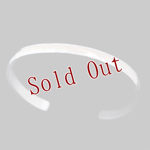 画像1: ナバホ族 Bruce Morgan 1/4" 14K ハンマーテクスチャ バングル (1)