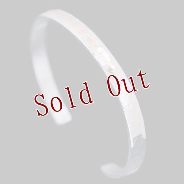 画像3: ナバホ族 Bruce Morgan 1/4" 14K ハンマーテクスチャ バングル (3)