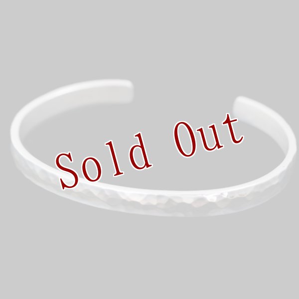 画像4: ナバホ族 Bruce Morgan 1/4" 14K ハンマーテクスチャ バングル (4)