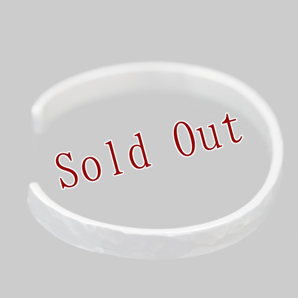 画像6: ナバホ族 Bruce Morgan 1/4" 14K ハンマーテクスチャ バングル (6)