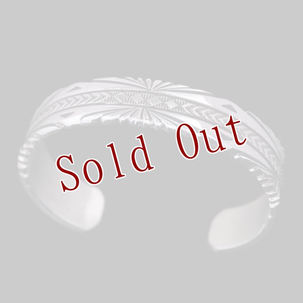 画像1: ナバホ族 Bruce Morgan 1/2" 10ga SS サンバースト 4ダイヤ+アロー バングル【RIVER MAIL企画】 (1)