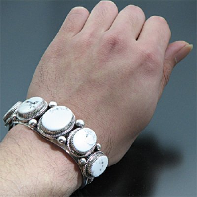 画像3: ナバホ族 ホワイトバッファロー 5個付き バングル