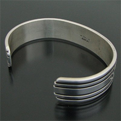 画像1: ナバホ族 Bruce Morgan スタンプワーク シルバー バングル