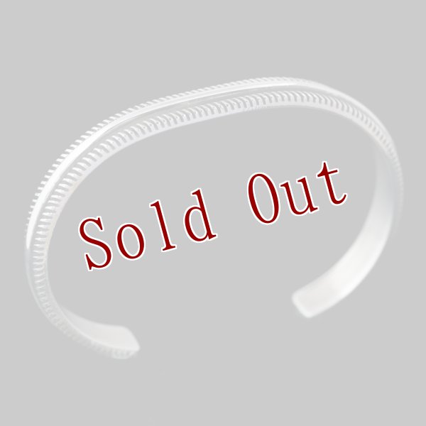 画像2: ナバホ族 Pat Bedonie 1/4" チゼルワーク シルバー バングル (2)