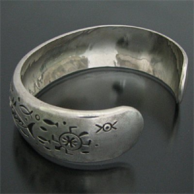 画像2: ナバホ族 Norbert Peshlakai オーシャン スタンプワーク バングル