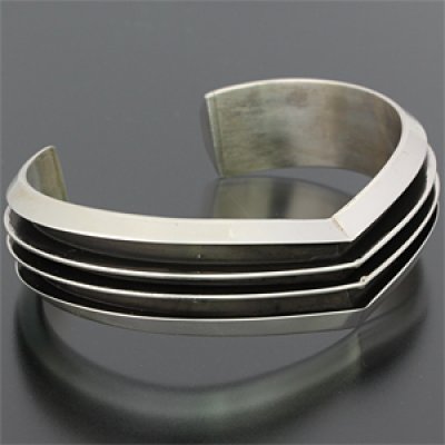 画像1: ナバホ族 Tom Hawk V字型 2ライン バングル