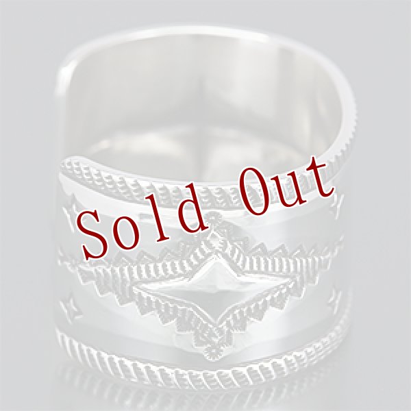 画像2: ナバホ族 Clendon Pete 4スター 1 1/4" バングル (2)