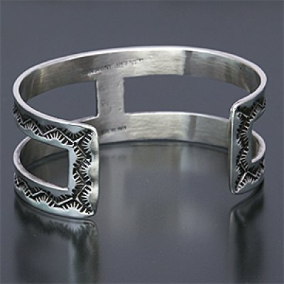 画像2: ナバホ族 Sunshine Reeves 1” カットアウト スタンプ バングル メンズ M