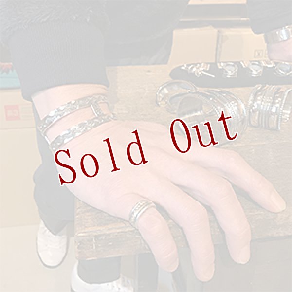 画像4: ナバホ族 Sunshine Reeves 1” カットアウト スタンプ バングル メンズ M (4)