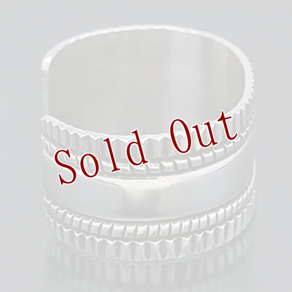 画像2: ナバホ族 Darryl Dean Begay 1 1/4” チゼルワーク バングル  (2)