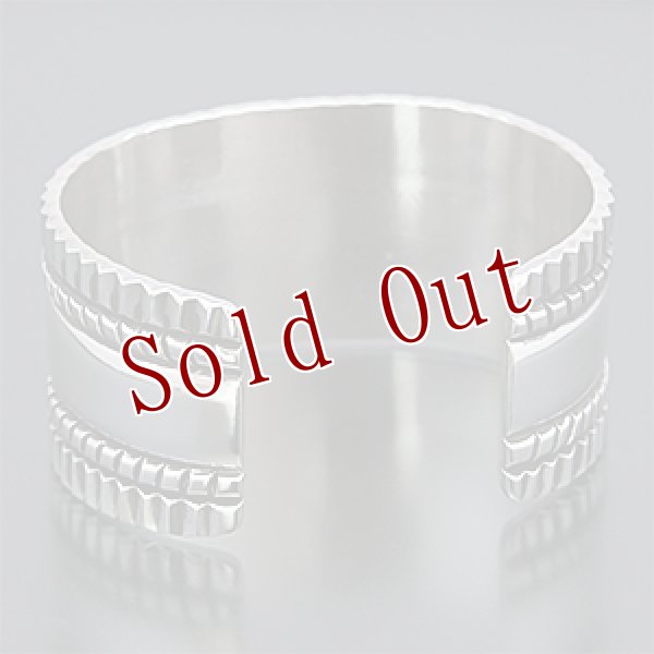 画像3: ナバホ族 Darryl Dean Begay 1 1/4” チゼルワーク バングル  (3)