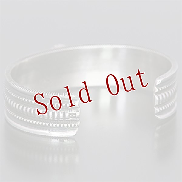 画像3: ナバホ族 Harrison Jim 5/8” パイロットマウンテン インゴットシルバー スタンプ コインエッジ  バングル (3)