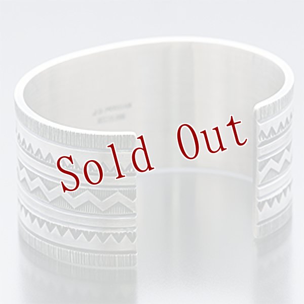 画像3: ナバホ族 Jacob D. Morgan 1 1/4” パイロットマウンテン スタンプ バングル 5 3/4 (3)