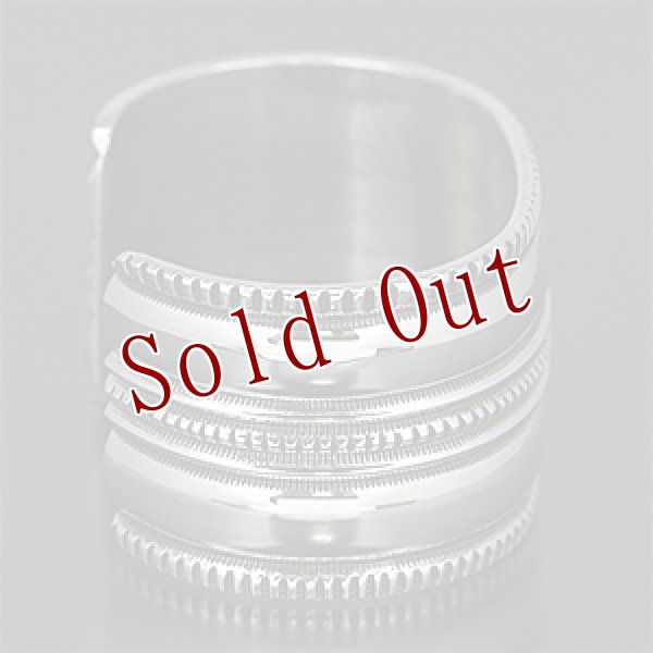 画像2: ナバホ族 Harrison Jim 2連チゼルワーク インゴットシルバー バングル メンズ (2)