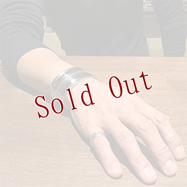 画像4: ナバホ族 Harrison Jim 2連チゼルワーク インゴットシルバー バングル メンズ (4)