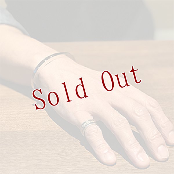 画像4: 【RIVER MAIL企画】ナバホ族 Bruce Morgan #3SQ プレーン(14K)/4ダイヤ+アロー(SS) バングル (4)