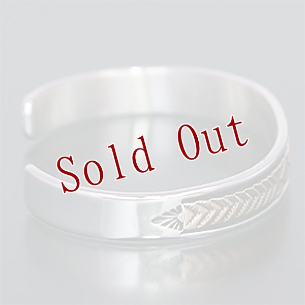 画像2: 【RIVER MAIL企画】ナバホ族 Bruce Morgan 3/8” 14K 4ダイヤ+アロー バングル (2)