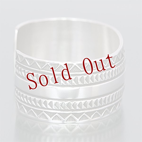 画像2: ナバホ族 Sunshine Reeves 1” スタンプ バングル メンズ M (2)