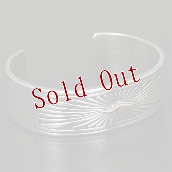 画像4: ナバホ族 Howard Nelson 3/4” 14K サンバースト バングル (4)