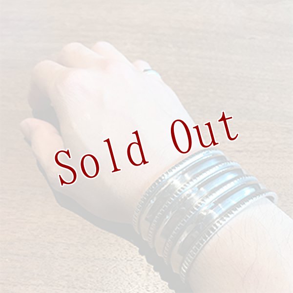 画像4: ナバホ族 Harrison Jim 1 5/8" 3連チゼルワーク インゴットシルバー バングル レディース (4)