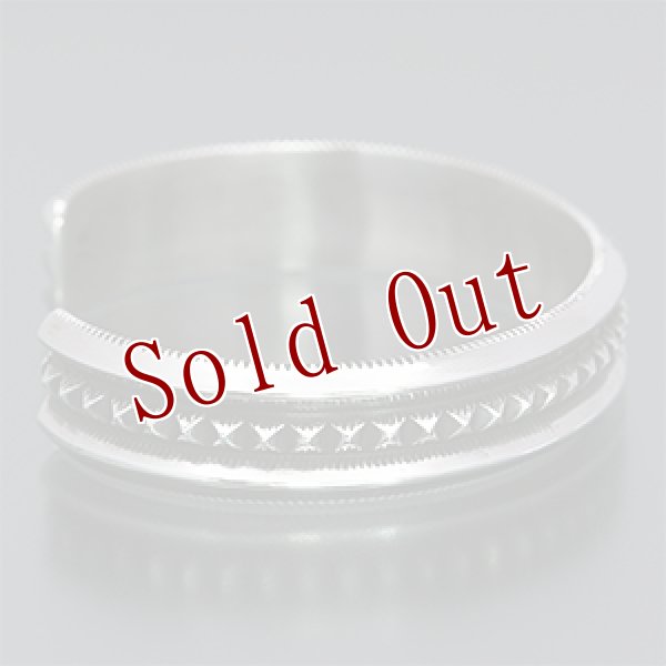 画像2: ナバホ族 Harrison Jim 1/2” スタッズスタンプ インゴットシルバー バングル (2)